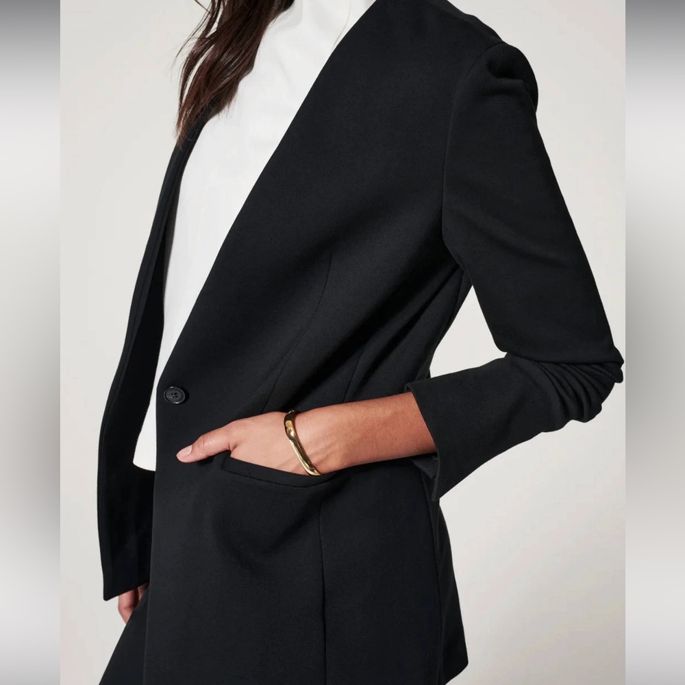 The Perfect Oversized Blazer
Classic Black / L - Picture 4 of 8